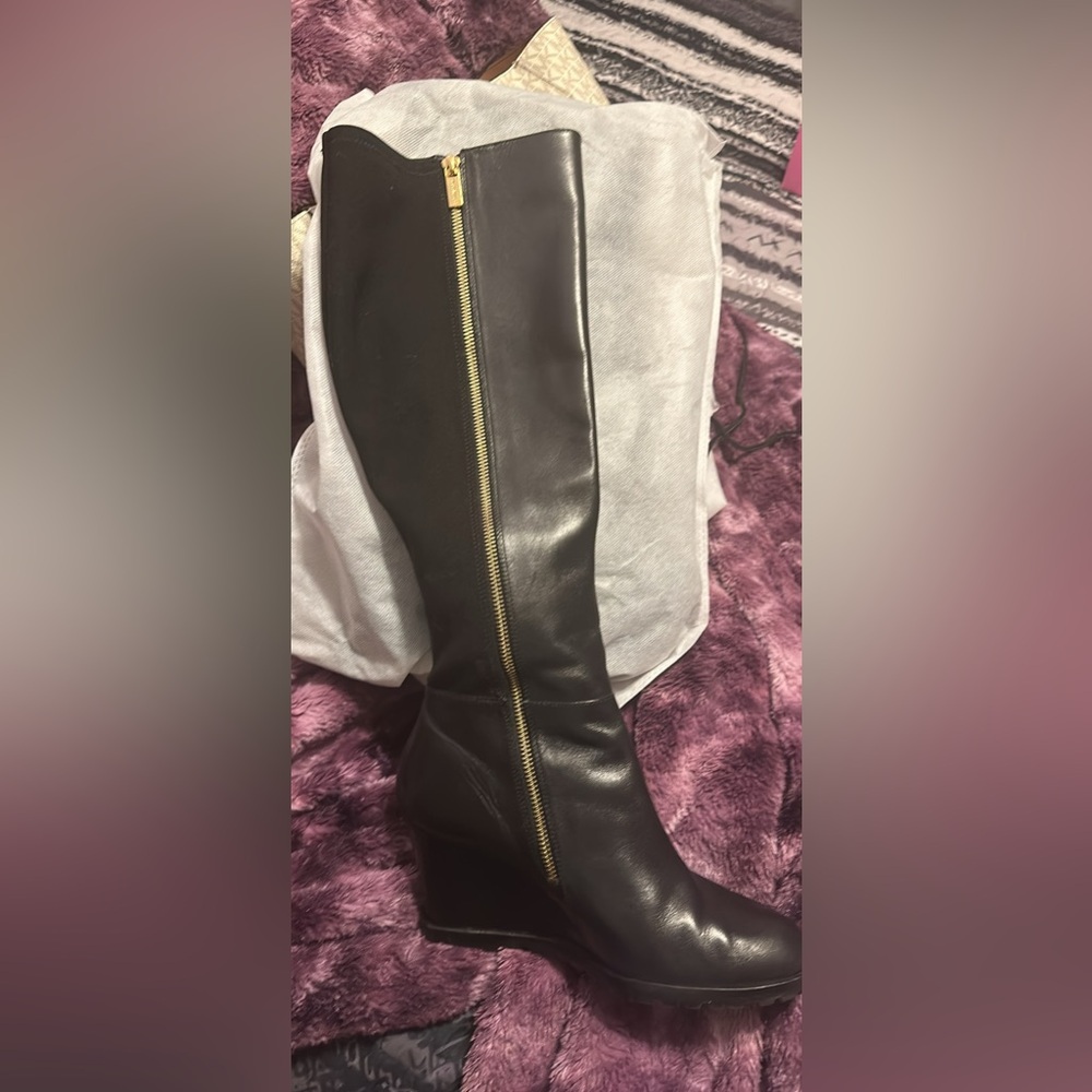 Brand new Michael Kors boots. Size 9 1/2 pay 200 selling them for 120.